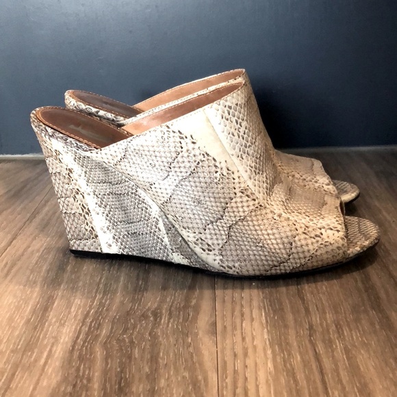 VC Signature Collection Colette Snake Embossed Leather Slip-on EUC - Picture 2 of 16